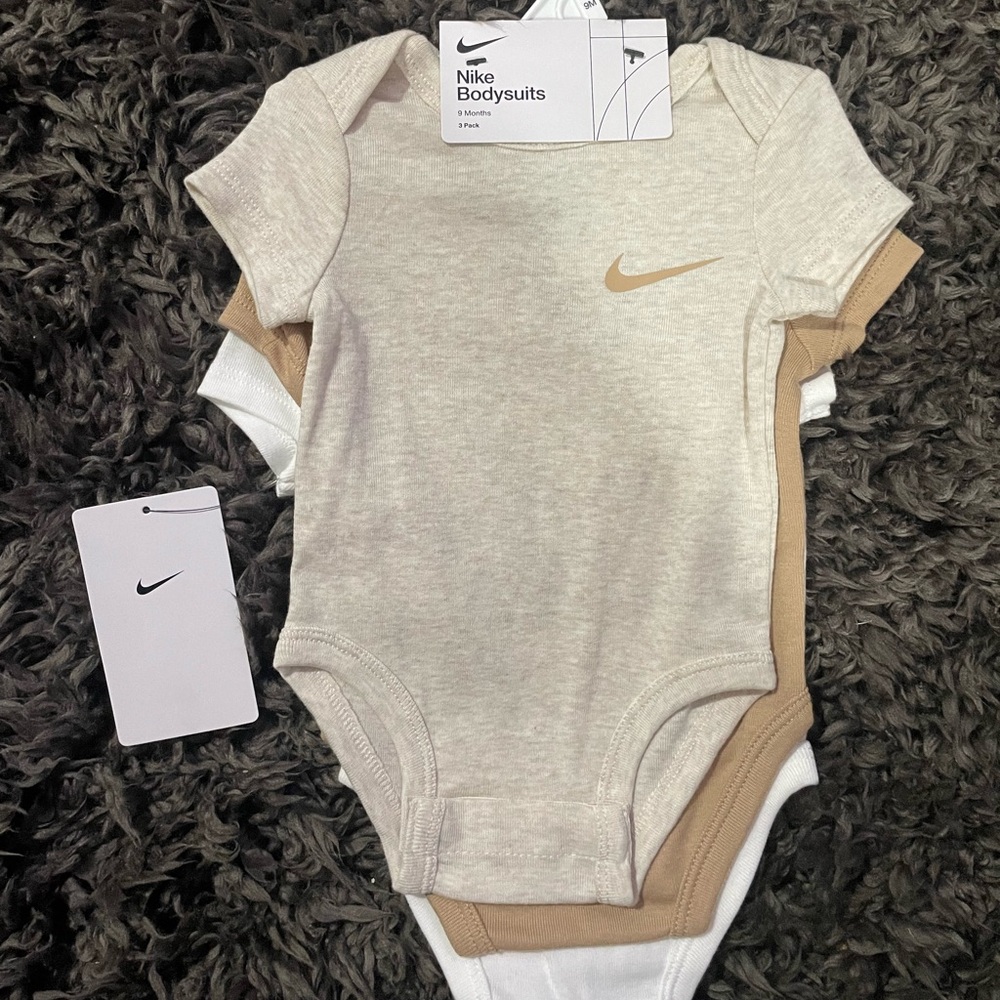 Nike Infant Bodysuit Set - Cream and Tan
